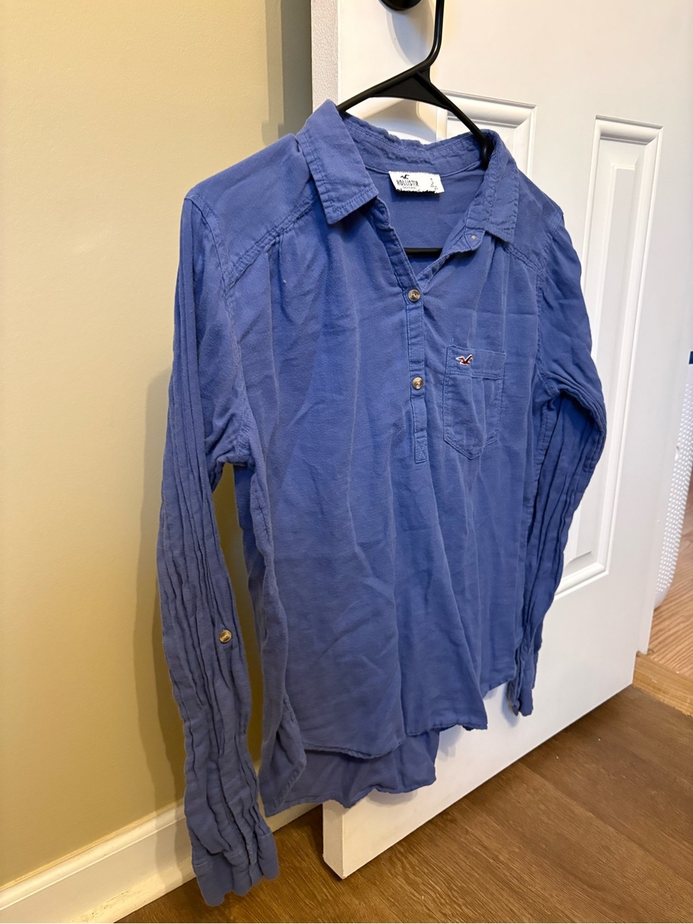 Hollister Women’s Long-Sleeve Buttoned Henley - Blue